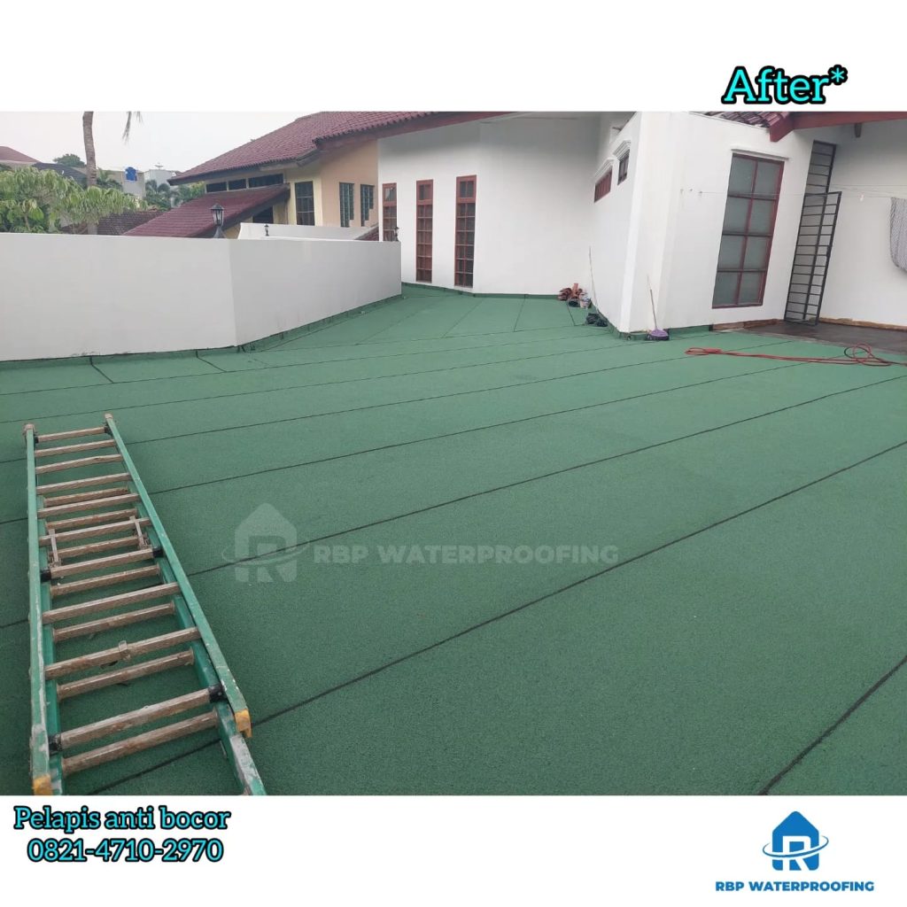 Perbaikan atap beton rembes di Gresik